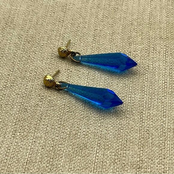Woman’s vintage Sleek Blue and Gold Angular plastic Earrings - Picture 2 of 5